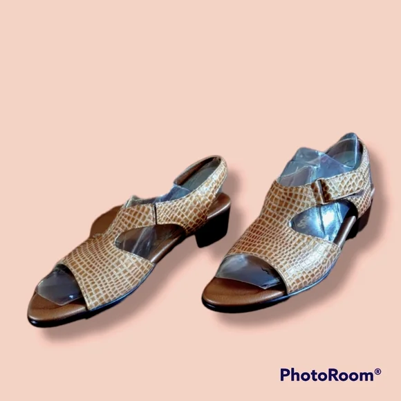 SAS Tan Sandals 10.5 N Open Toes Sling Back Velcro Strap - Picture 4 of 13